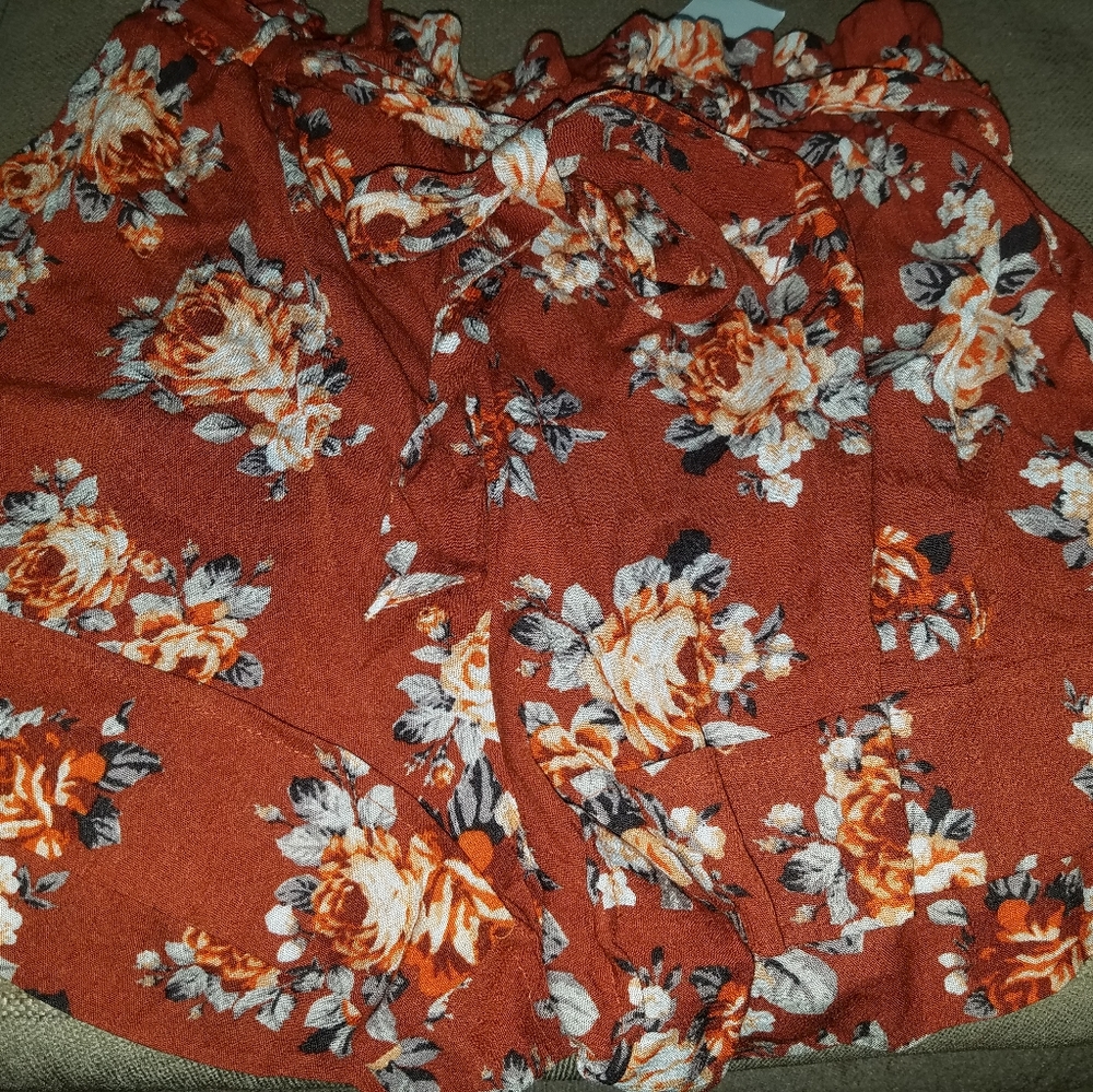 RUE21 rust colored floral elastic waist shorts size medium